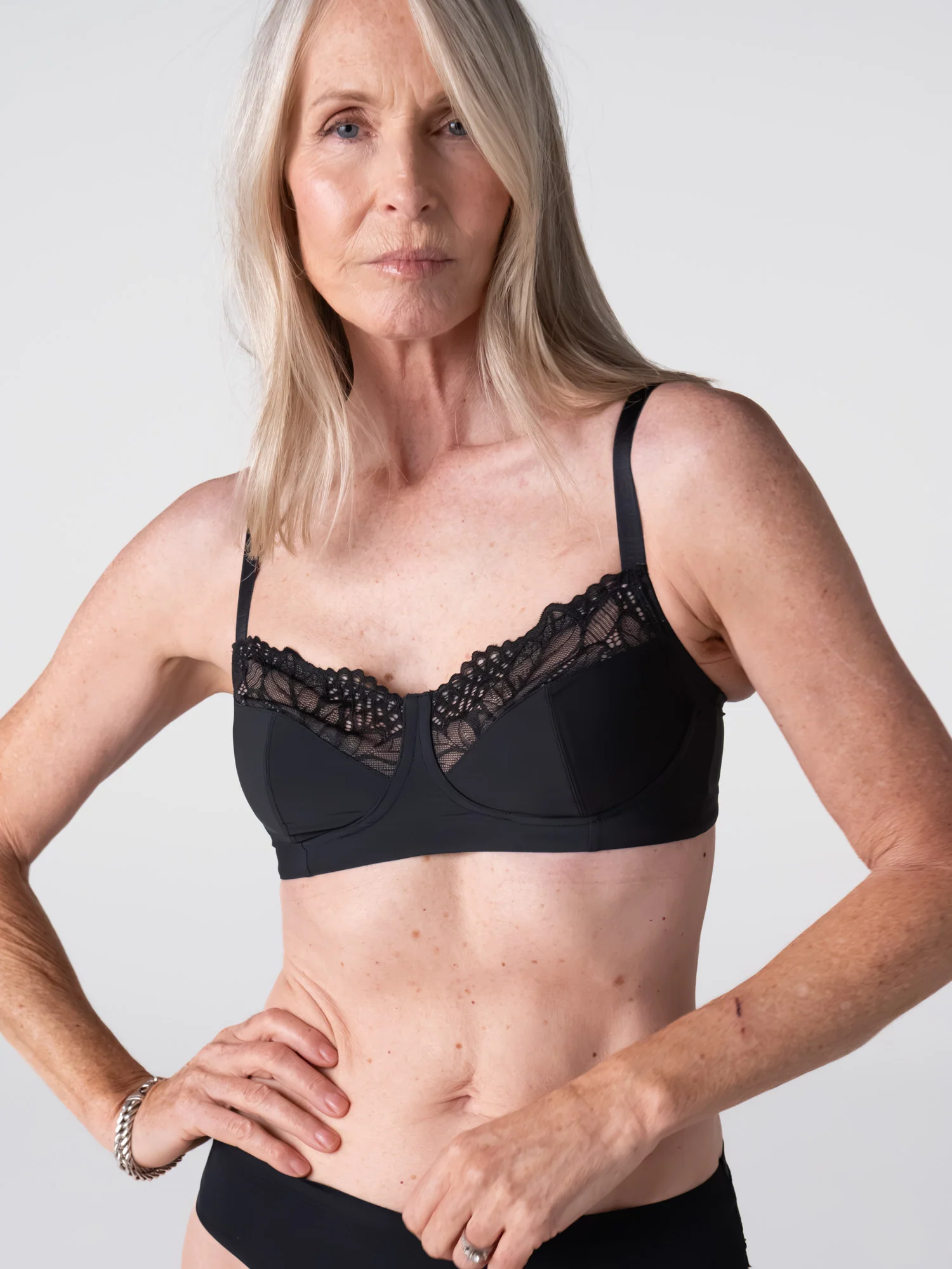 Luxe Wirefree Full Cup Bra - Black - Image 6